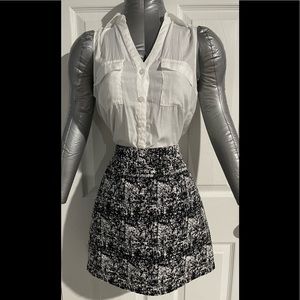 Women’s Banana Republic Mini Skirt, Size 2